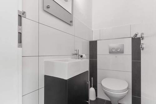 Gäste-WC - Etagenwohnung mit 182,40 m&sup2; in Achim zum Kaufen