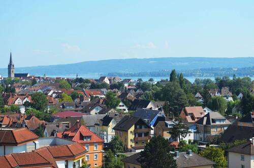 Herrlicher Blick über die Dächer auf den Bodensee - Etwas Besonderes erwartet Sie - Wohnen mit atemberaubendem Blick über den Bodensee und Hegau-Berge