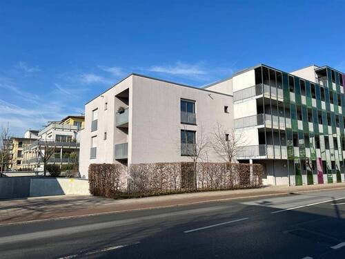 Hausansicht - Garage, Stellplatz zum Kaufen in Erlangen