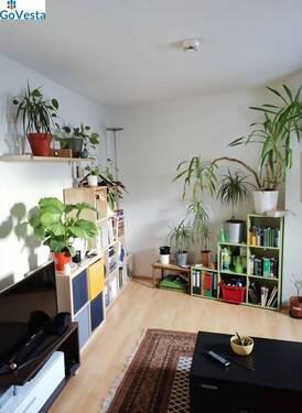 Wohnzimmer - Etagenwohnung mit 77,70 m² in Halle zum Kaufen