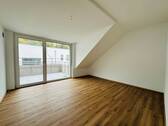Schlafzimmer mit Zugang zum Balkon - 4 Zimmer Etagenwohnung zur Miete in Ravensburg