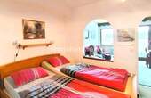Im Schlafzimmer 2 - 
