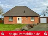 Straßenansicht - Gepflegter Bungalow mit massiver Garage und Terrasse im Zentralort Viöl