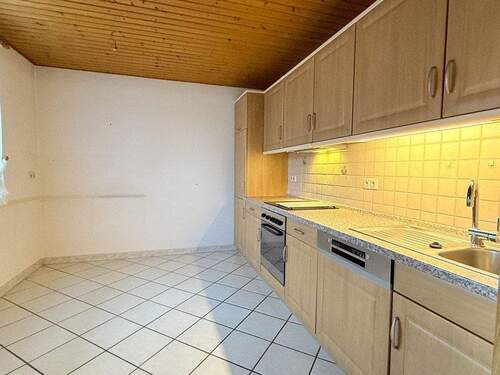 Küche mit Einbauküche - 3 Zimmer Einfamilienhaus in Viöl