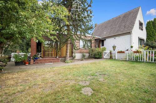 Vorgarten aktuell - 4 Zimmer Einfamilienhaus zum Kaufen in Ritterhude