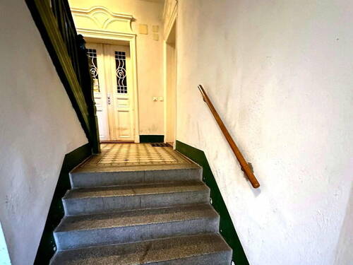 Treppenhaus - 2 Zimmer Etagenwohnung zum Kaufen in Leipzig