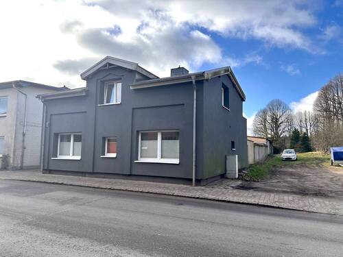Seitenansicht des Hauses - 5 Zimmer Einfamilienhaus zum Kaufen in Ahrensbök
