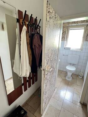 mit Garderobe + Gäste-WC - 