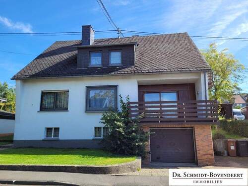 Bild 1 - Platz für die ganze Familie! Großzügiges Einfamilienhaus mit großem Garten in Unnau