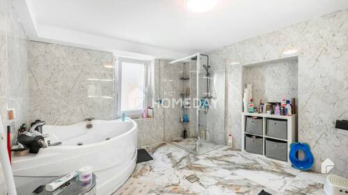 KG Badezimmer 1 - 
