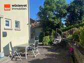 Platz für Freunde und Familie vor dem Eingang - 