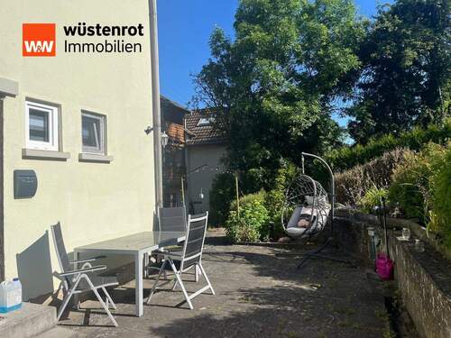 Platz für Freunde und Familie vor dem Eingang - 