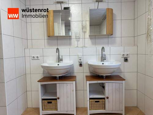 2 Waschbecken im Bad - 