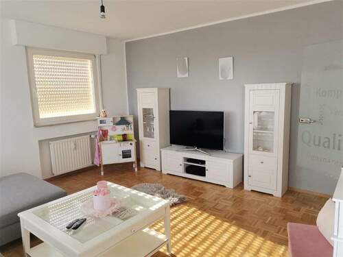 Wohnzimmer - 4 Zimmer Etagenwohnung zum Kaufen in Schweinfurt