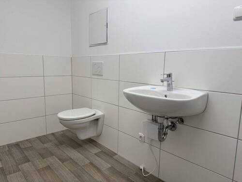 Sanitär - Halle in Dohna zur Miete