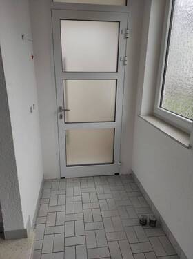 Eingangsbereich Haus - Bild 1 - 2 Zimmer Etagenwohnung zur Miete in Bous