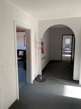 Flur Wohnbereich - 7 Zimmer Etagenwohnung zur Miete in Krumbach-Niederraunau