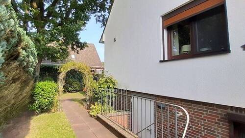 Kelleraufgang und Seitenansicht - 