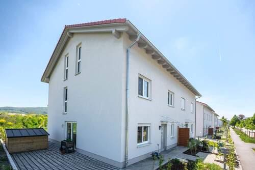 Straßenansicht 5 - 6 Zimmer Doppelhaushälfte in Jena