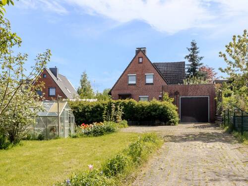 Gartenansicht mit zweiter Zufahrt zum Grundstück - 