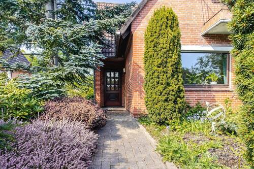 Zuwegung zum Haupteingang - 