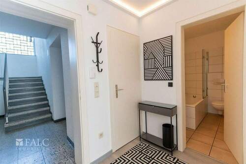 Eingang - (KI generiert) - 