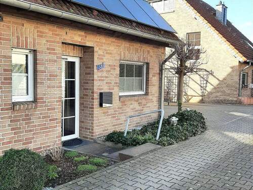 Vorderansicht - 5 Zimmer Doppelhaushälfte zum Kaufen in Duisburg