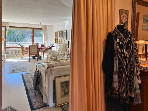 03 Garderobe und Wohnzimmer Bild 1 - Etagenwohnung mit 100,00 m&sup2; in Stuttgart zum Kaufen