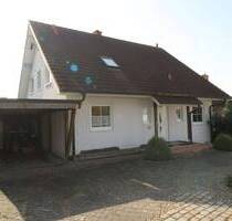 Charmantes Einfamilienhaus mit 6 Zimmern, großem Garten und Carport in gehobener Nachbarschaft - Bad Emstal Sand