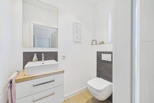 Gäste-WC mit Dusche - 