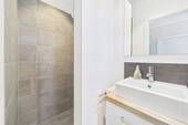 Gäste-WC mit Dusche - 