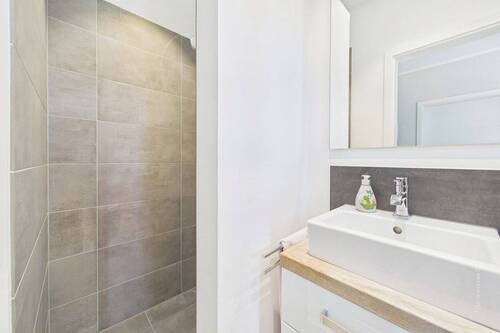 Gäste-WC mit Dusche - 