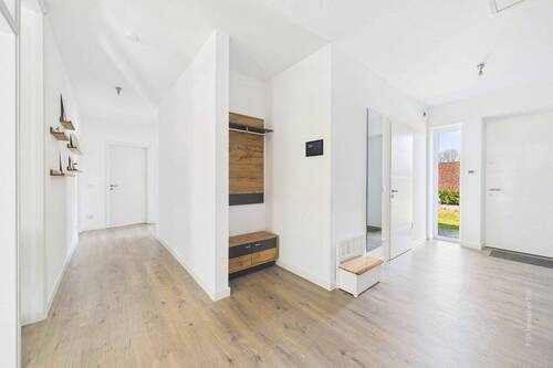 Flur - Einfamilienhaus mit 155,00 m&sup2; in Himmelpforten zum Kaufen