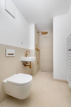 Bad mit bodengleicher Dusche - 