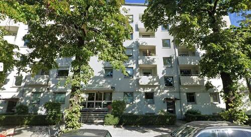 Hausfront - Bestens und langjährig vermietete Praxisklinik in Laim