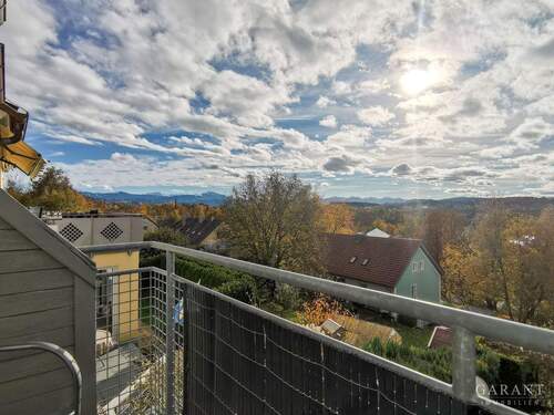 Aussicht - Sonnige, vollmöbilierte 3 Zimmer-Wohnung mit Süd-Balkon - Bergblick und Blick über Kempten!