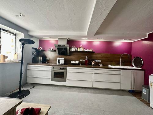 inkl. moderner EBK - Ihr kleines Glück im Herzen von Schmalkalden - charmantes Reihenhaus mit Garten & zwei Balkonen!