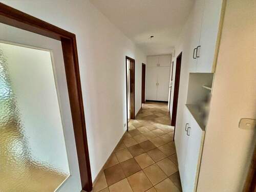 Flur - Etagenwohnung mit 83,80 m&sup2; in Isernhagen zum Kaufen