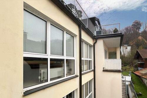 Etage zwei mit Balkon - 9 Zimmer Büro in Bogen