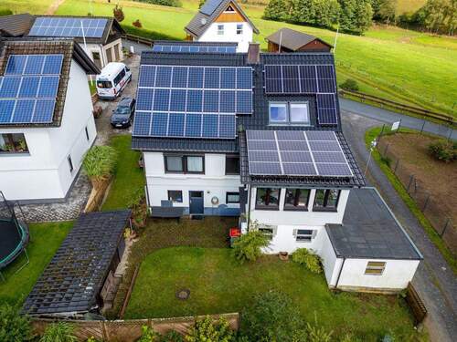 Hausansicht - 8 Zimmer Mehrfamilienhaus, Wohnhaus zum Kaufen in Finnentrop