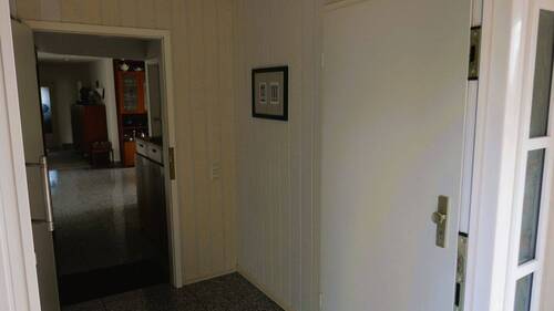 Eingang re. Tür zum OG - 