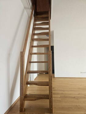Treppe zum Dachgeschoss - 