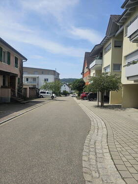 Strasse vor dem Haus 2 - Etagenwohnung mit 93,10 m² in Jestetten zum Kaufen