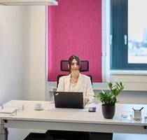 Schickes Büro mit Skylineblick, erschwinglich, ab 1 Monat, Pauschalmiete - Frankfurt Ostend