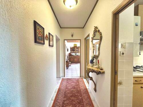 Flur - 3 Zimmer Etagenwohnung zum Kaufen in Hannover