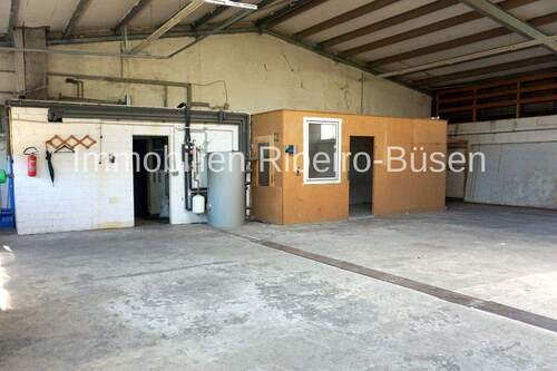 Der Aufenthaltsraum und der Übergang in die Büros - 