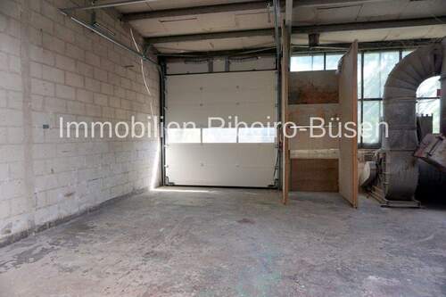 Die hintere Halle und das hintere Rolltor - 