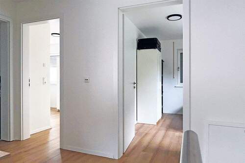 Blick in den Flur - Mehrfamilienhaus, Wohnhaus mit 300,00 m&sup2; in Straubing zum Kaufen