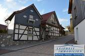 Vorder- und Seitenansicht - Ein besonderes Zuhause mit Herz!