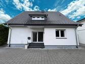 Außenansicht Hauseingang - Familientraum in Top-Qualität – rundum saniert, sofort bezugsbereit